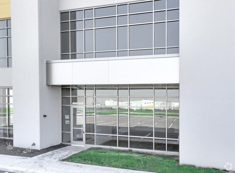 More Photos Of 5625 Enterprise Dr, McCordsville Industrial For Lease