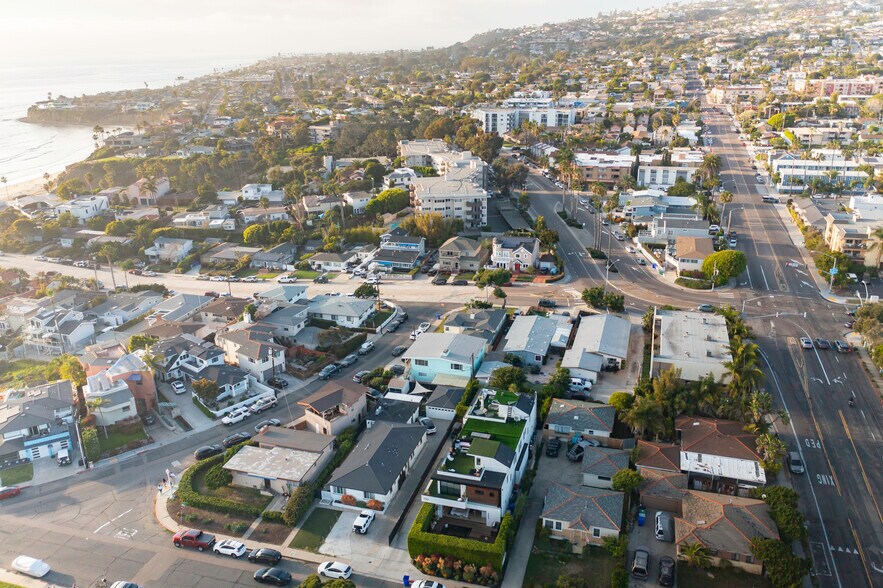 More Photos Of 4980-82 La Jolla Blvd, San Diego Multifamily For Sale