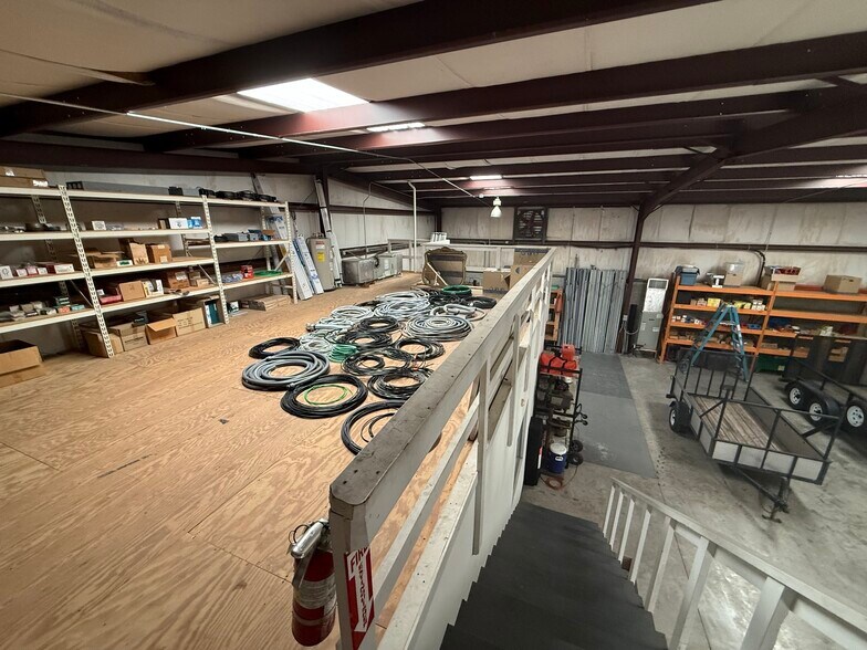 More Photos Of 2711 Airport Rd, Plant City Industrial For Lease