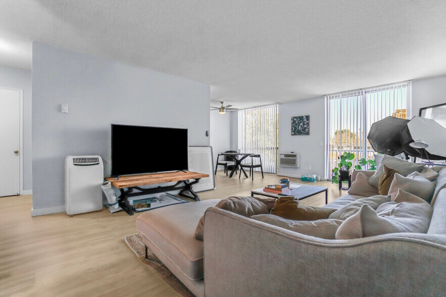 More Photos Of 8011 Romaine St, Los Angeles Apartments For Sale