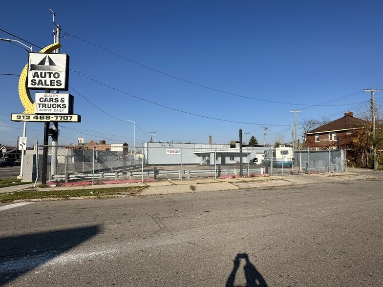 Primary Photo Of 13400 Gratiot Ave, Detroit Auto Dealership For Sale