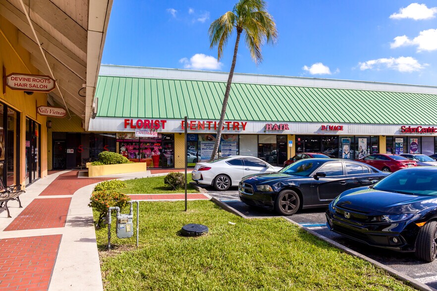 More Photos Of 4412-4678 N University Dr, Lauderhill Unknown For Lease
