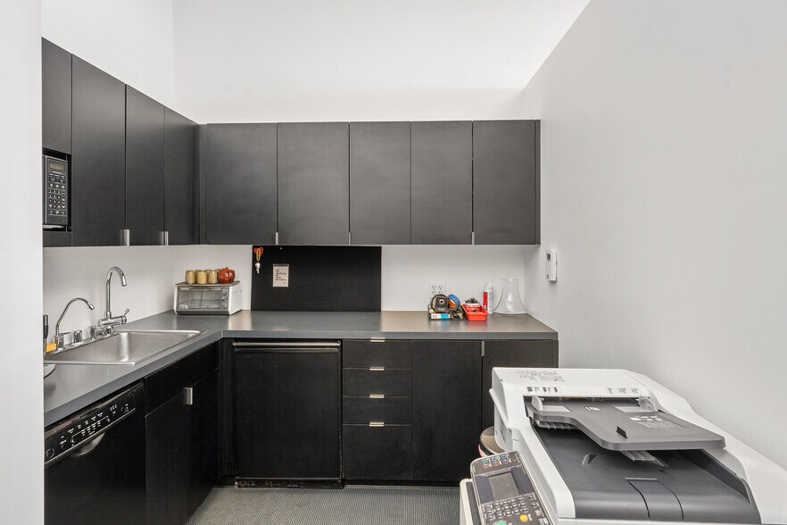 More Photos Of 720 York St, San Francisco Office For Lease