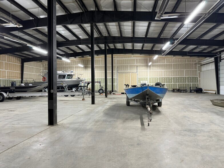More Photos Of 151 Warehouse Dr, Soldotna Flex For Lease