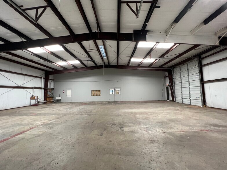 More Photos Of 1207 FM 359 Rd, Richmond Warehouse For Lease