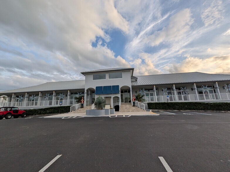 Primary Photo Of 10095 Overseas Hwy, Marathon Medical For Lease