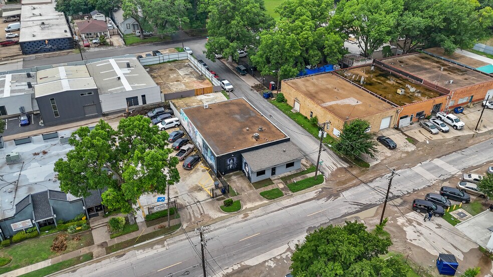 More Photos Of 914 W Commerce St, Dallas Showroom For Lease