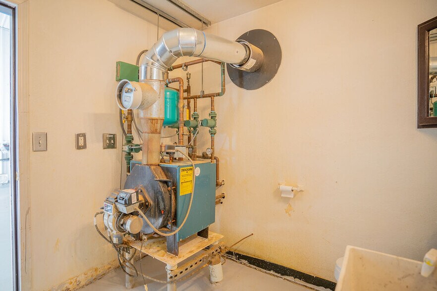 More Photos Of 455 Division St, Fairbanks Specialty For Sale