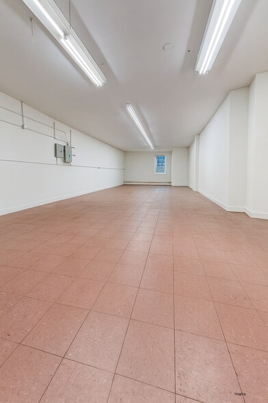 More Photos Of 8515 Whitney Ave, Elmhurst Apartments For Lease