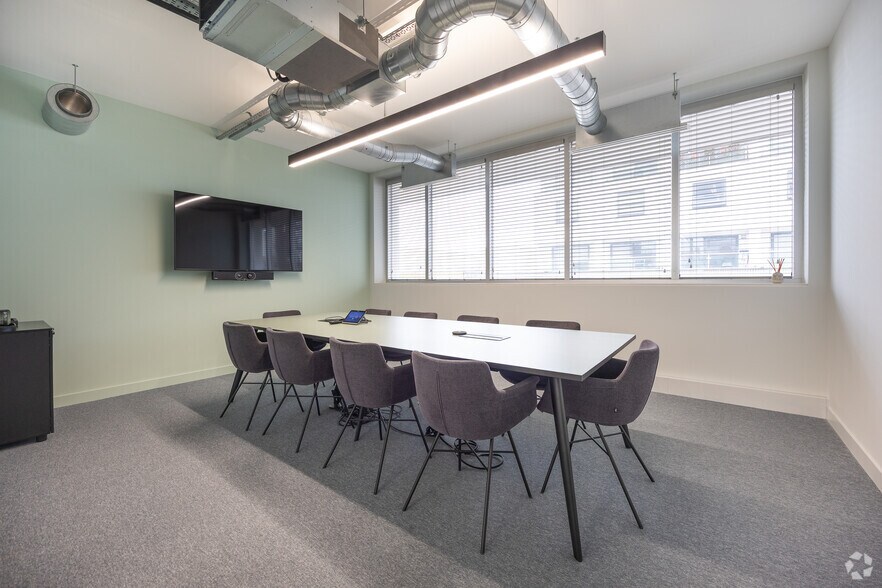 More Photos Of Charles Sq, Bracknell Coworking Space