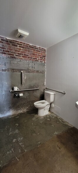 More Photos Of 4 Foundy St, Asheville Office For Lease