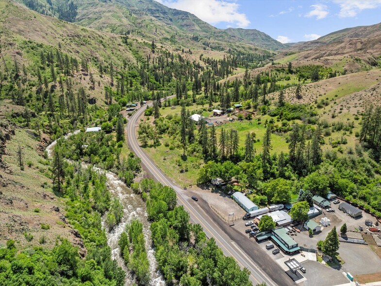 More Photos Of 53943 Highway 86, Halfway Restaurant For Sale