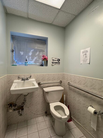 More Photos Of 55-19-55-25 69th St, Maspeth Storefront Retail Office For Lease