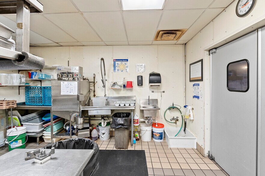 More Photos Of 211 N Maple Ave, Oconto Falls Restaurant For Sale