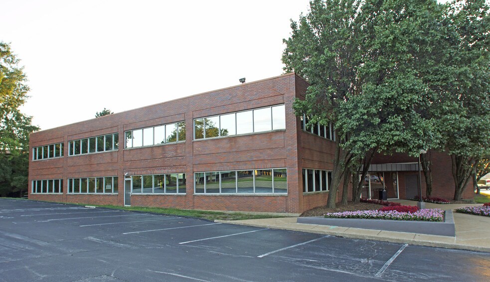 More Photos Of 11500 Olive Blvd, Creve Coeur Office For Lease