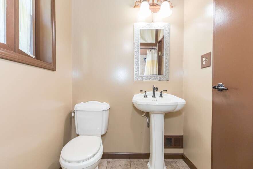 More Photos Of 131 Copenhaver St, Marion Shelter For Sale