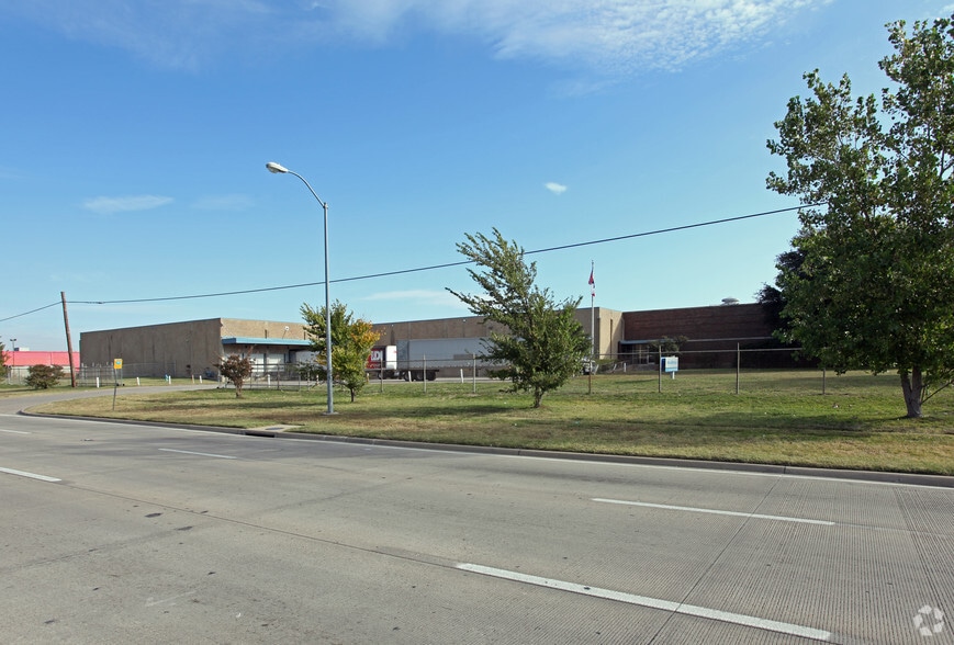 More Photos Of 10700 Harry Hines Blvd, Dallas Warehouse For Lease