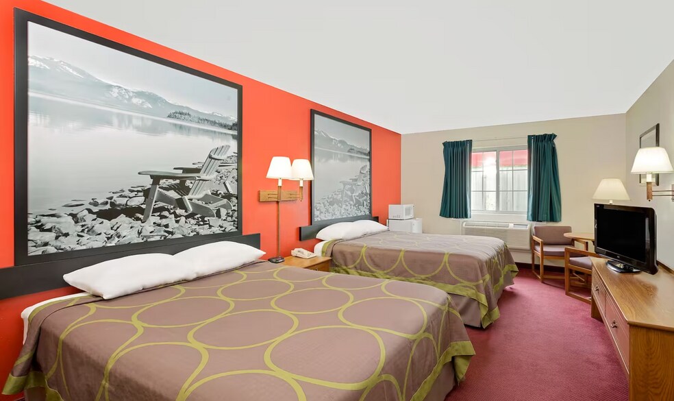 More Photos Of 109 W 8th St, Mound City Hotel For Sale