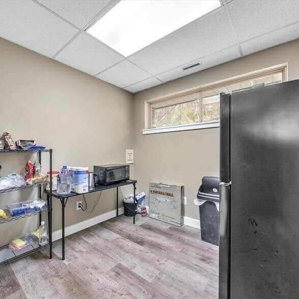 More Photos Of 25400-25430 Goddard Rd, Taylor Medical For Sale