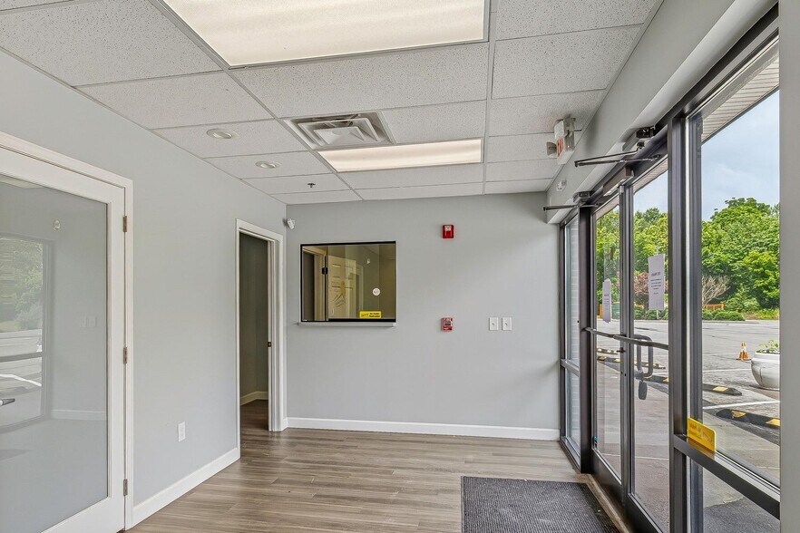 More Photos Of 1880 N Eastman Rd, Kingsport Storefront For Lease