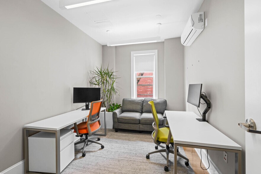 More Photos Of 2008 Hillyer Pl NW, Washington Office Residential For Sale