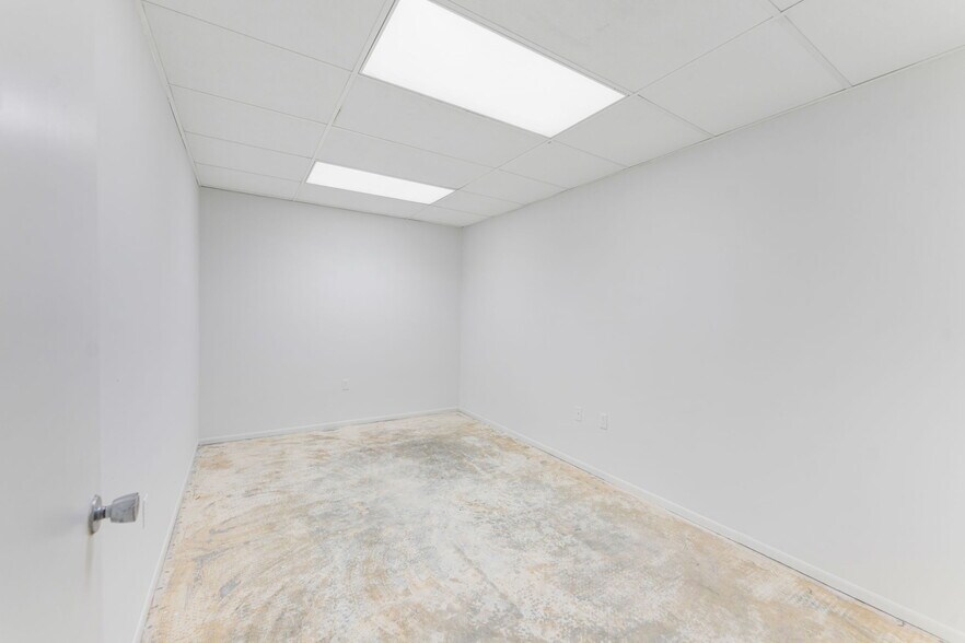 More Photos Of 3623-3650 Webber St, Sarasota Storefront Retail Office For Sale