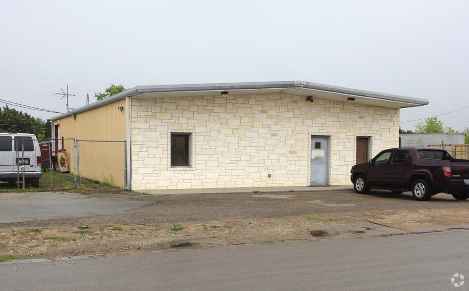 Primary Photo Of 3416-3418 Andtree Blvd, Austin Warehouse For Lease