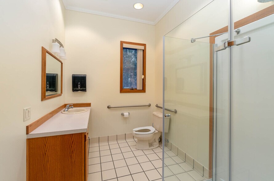 More Photos Of 5225 Hampton Pl, Saginaw Medical For Sale