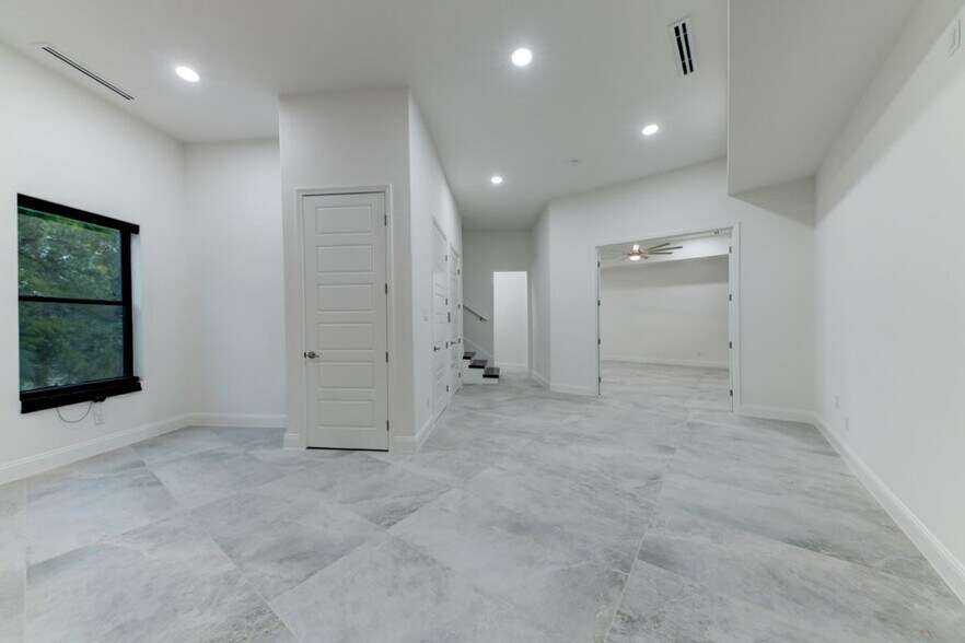 More Photos Of 727 E Park Ave, San Antonio Specialty For Sale