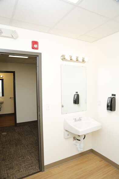 More Photos Of 300 Wedgewood Dr, Morgantown Medical For Lease
