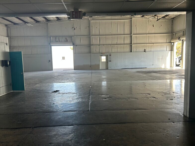 More Photos Of 650 6th St SW, Winter Haven Manufacturing For Lease