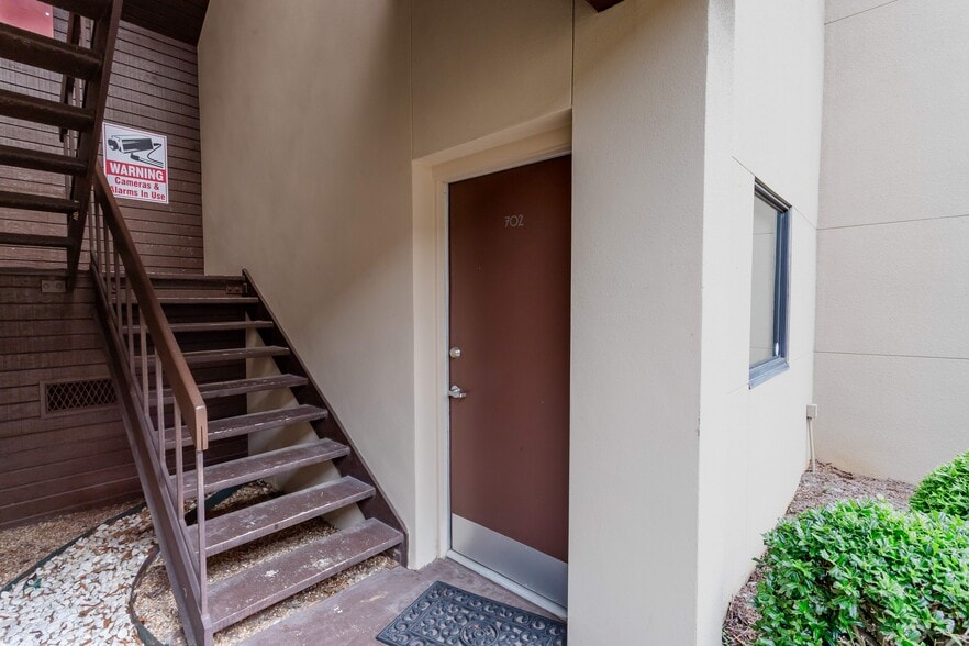 More Photos Of 2024 Arkansas Valley Dr, Little Rock Office For Sale