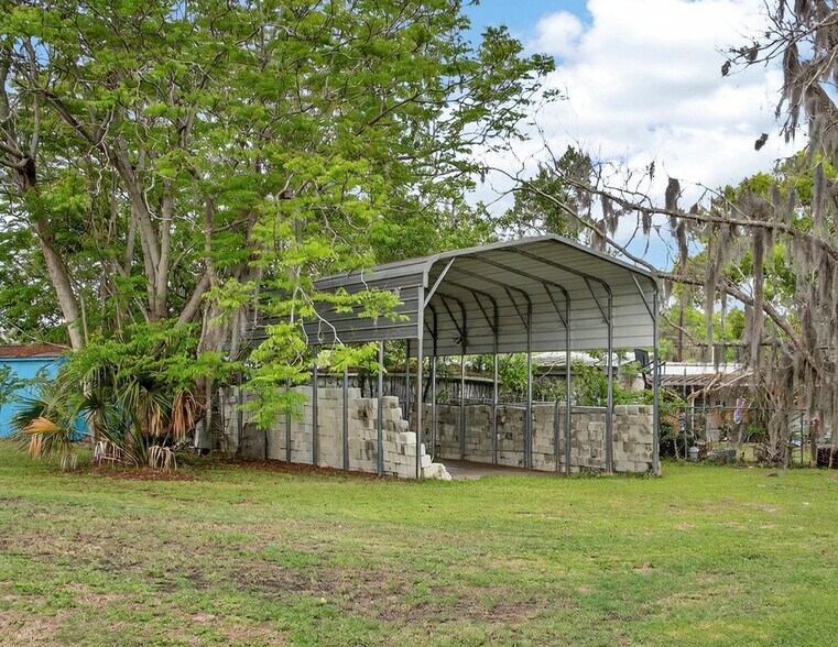 More Photos Of 1481 CR 437, Lake Panasoffkee General Retail For Sale