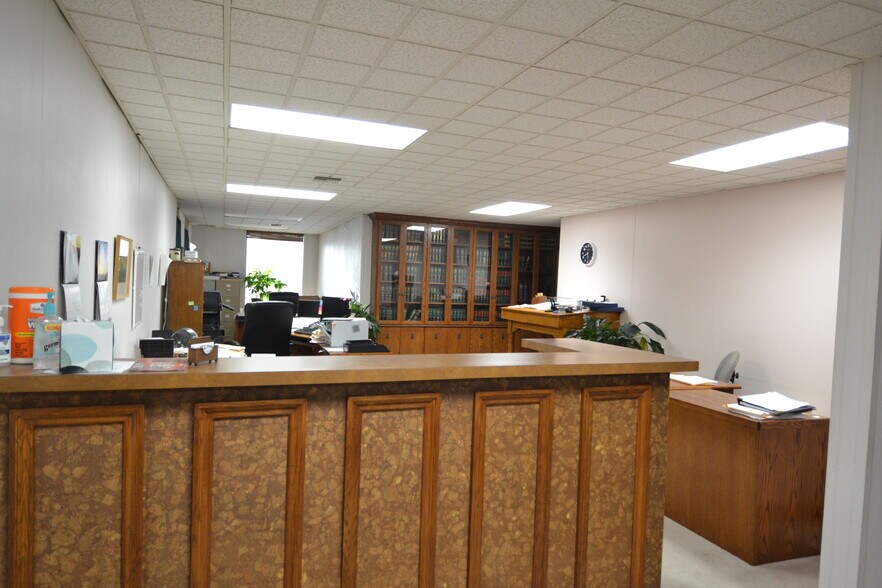 More Photos Of 1 Crown Dr, Kirksville Office For Sale