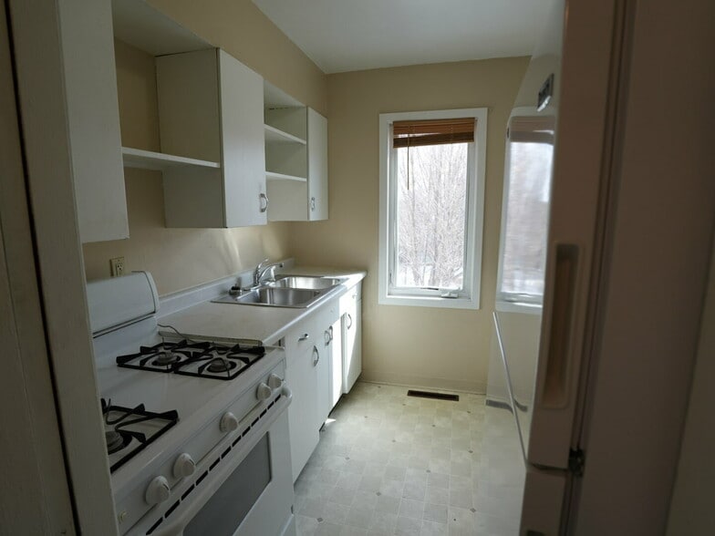 More Photos Of 311 W Highland Dr, Williston Apartments For Sale
