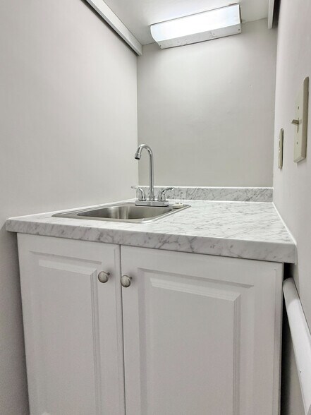 More Photos Of 11285 elkins Rd, Roswell Office Residential For Lease