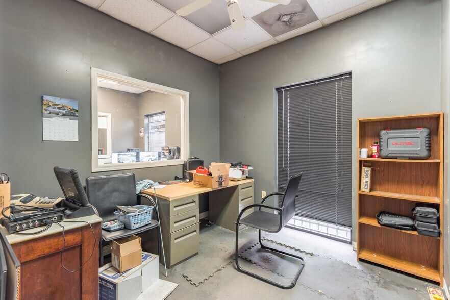 More Photos Of 111 N 12th St, West Columbia General Retail For Sale