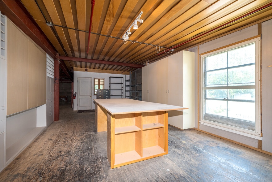 More Photos Of 4 7th St, Frenchtown Distribution For Sale