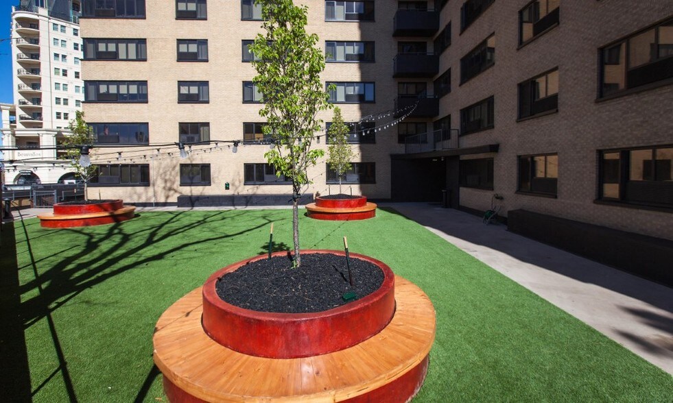 More Photos Of 901 N Sherman St, Denver Apartments For Lease