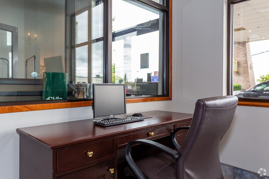 Primary Photo Of 3304 Market St NE, Salem Hotel For Sale