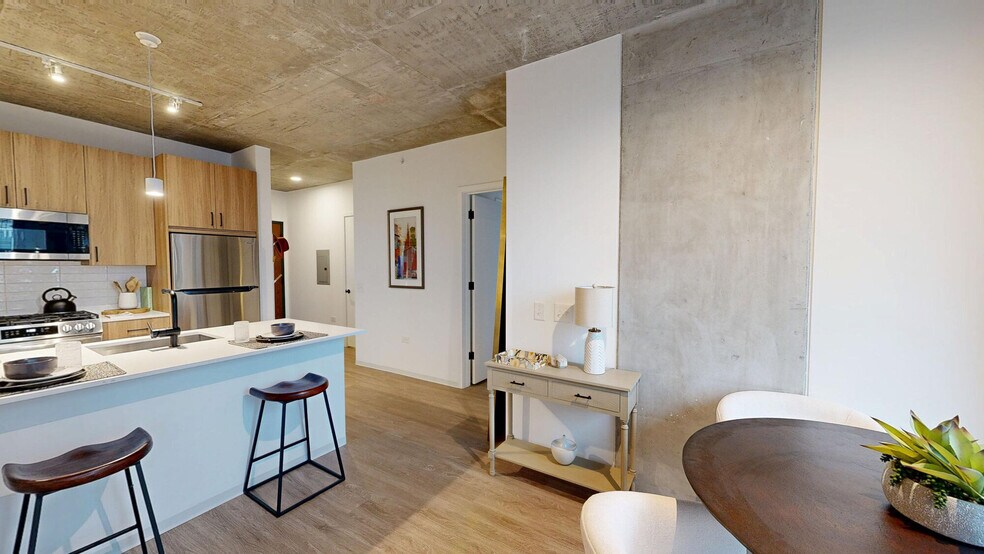 More Photos Of 1717 S Michigan Ave, Chicago Apartments For Lease