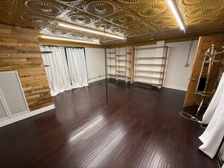 More Photos Of 216 S Main St, Monmouth Office For Lease