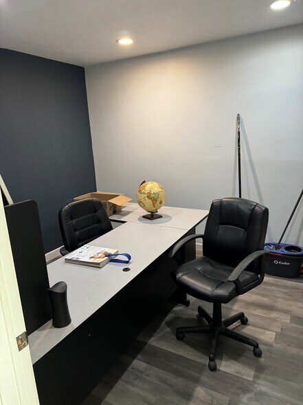 More Photos Of 1080-1098 Frances Dr, Streamwood Warehouse For Lease