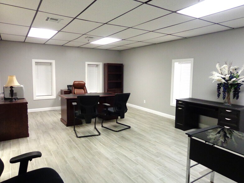 More Photos Of 502 7th St, Lake Charles Warehouse For Sale