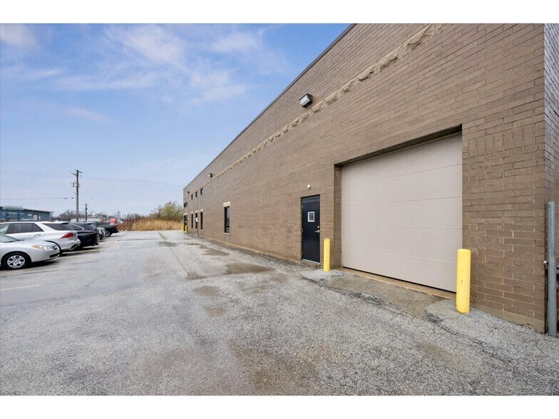 More Photos Of 13801 S Kenton Ave, Crestwood Warehouse For Sale
