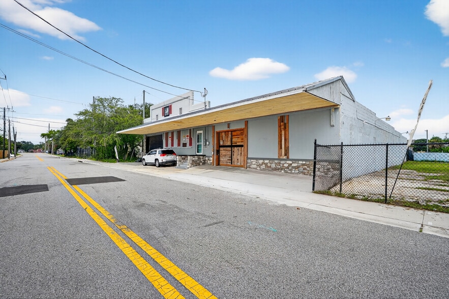 More Photos Of 117 N Charles St, Daytona Beach Warehouse For Sale