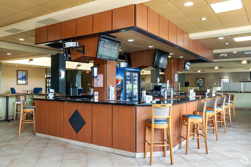 More Photos Of 2-8 Hawley St, Binghamton Hotel For Lease