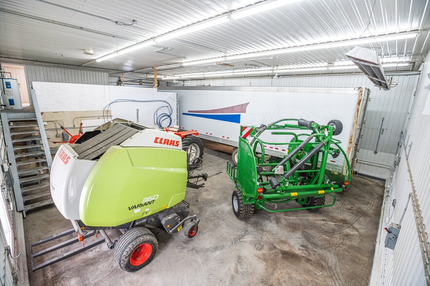 More Photos Of 19 Terry Fox Dr, Vankleek Hill Manufacturing For Sale