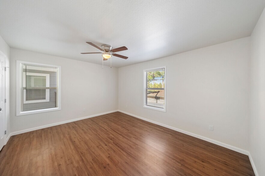 More Photos Of 6403 Sloan St, Houston Apartments For Sale