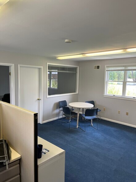 More Photos Of 526 S Transit St, Lockport Office For Lease